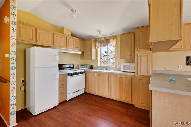 6705 E Red Barrel Drive, Yucca, AZ 86438