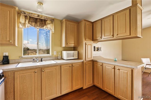 6705 E Red Barrel Drive, Yucca, AZ 86438