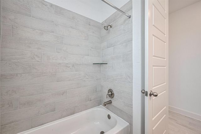 2825 Golden Isle Drive, Texas City, TX 77568