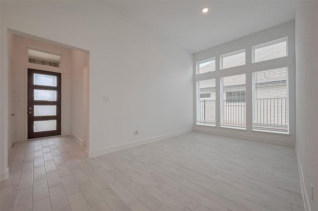 2825 Golden Isle Drive, Texas City, TX 77568