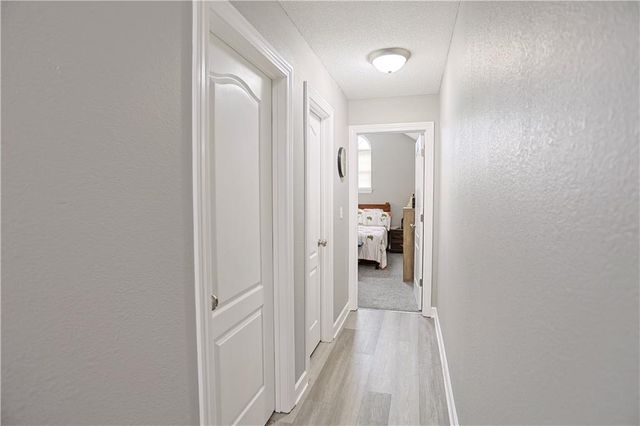 911 SW Peach Tree Lane, Blue Springs, MO 64064