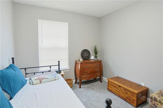 911 SW Peach Tree Lane, Blue Springs, MO 64064