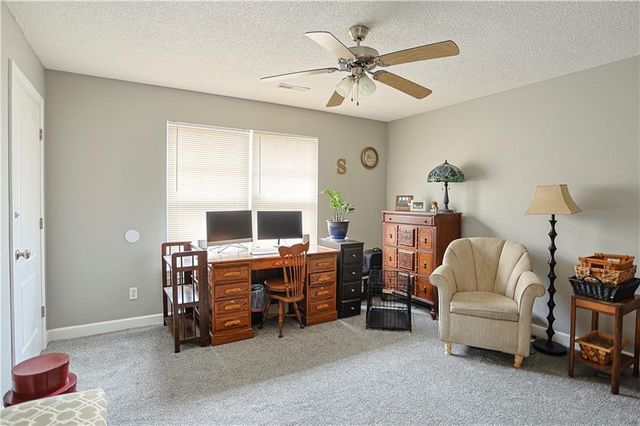 911 SW Peach Tree Lane, Blue Springs, MO 64064