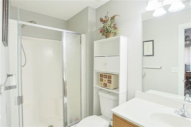 911 SW Peach Tree Lane, Blue Springs, MO 64064