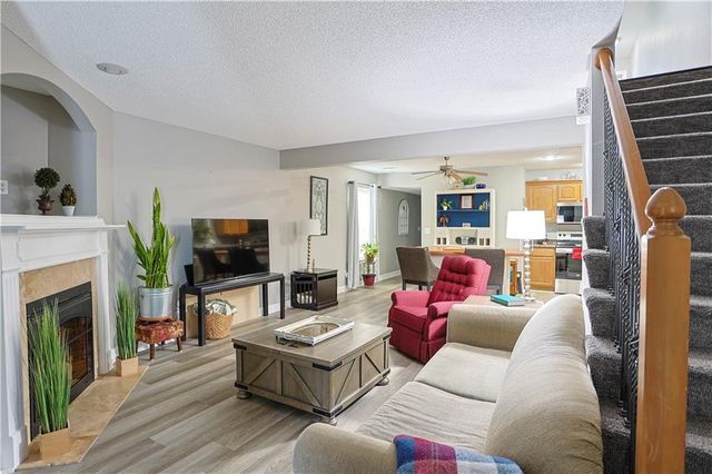 911 SW Peach Tree Lane, Blue Springs, MO 64064