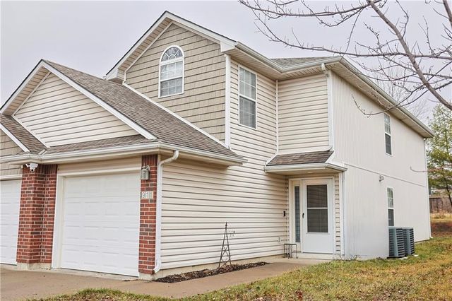 911 SW Peach Tree Lane, Blue Springs, MO 64064