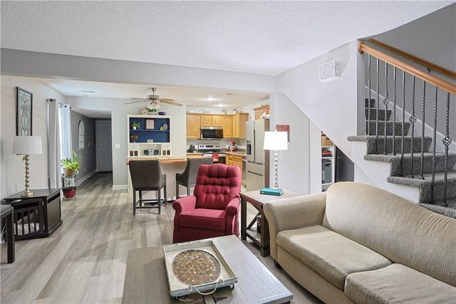 911 SW Peach Tree Lane, Blue Springs, MO 64064