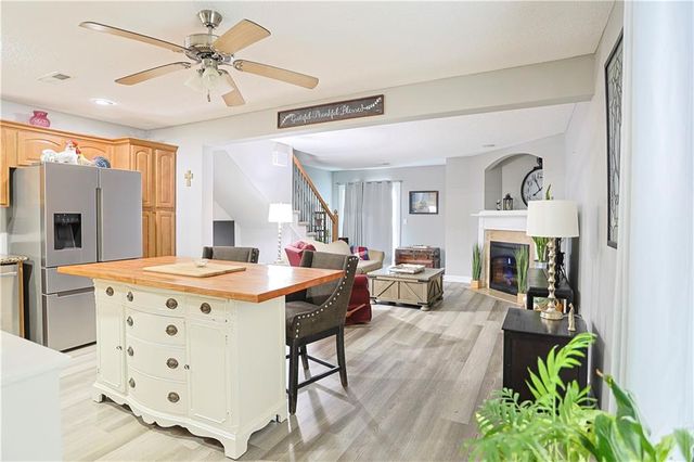 911 SW Peach Tree Lane, Blue Springs, MO 64064