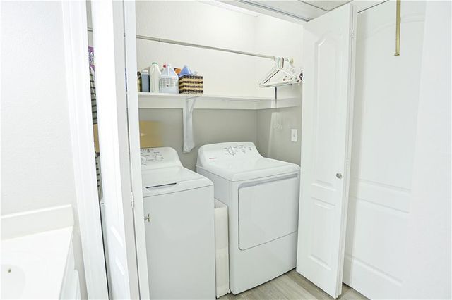 911 SW Peach Tree Lane, Blue Springs, MO 64064