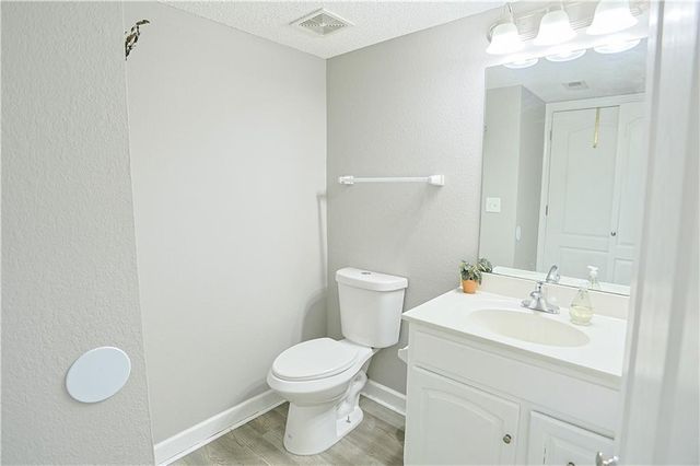 911 SW Peach Tree Lane, Blue Springs, MO 64064