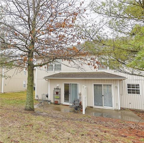 911 SW Peach Tree Lane, Blue Springs, MO 64064