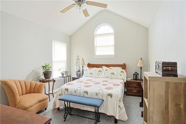 911 SW Peach Tree Lane, Blue Springs, MO 64064