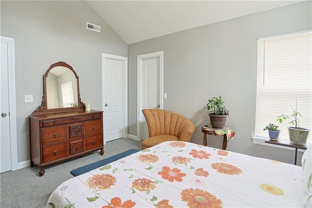 911 SW Peach Tree Lane, Blue Springs, MO 64064