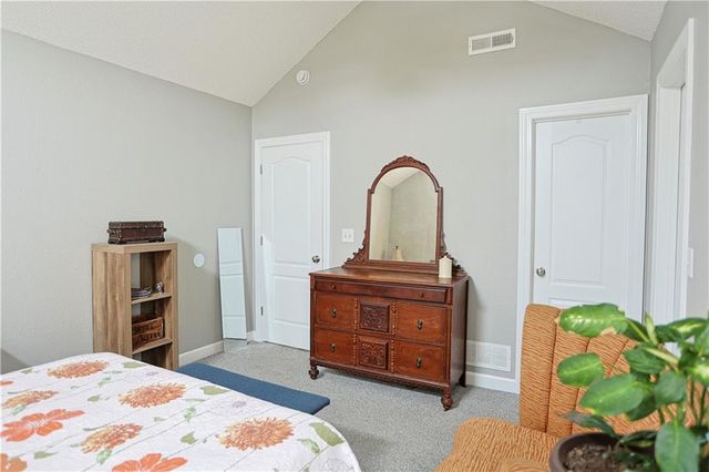 911 SW Peach Tree Lane, Blue Springs, MO 64064