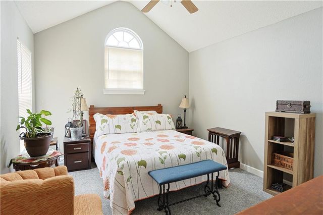 911 SW Peach Tree Lane, Blue Springs, MO 64064