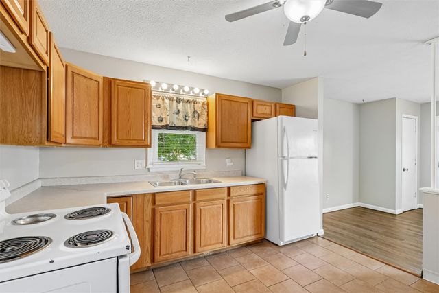 1424 E Watrous Avenue, Des Moines, IA 50320