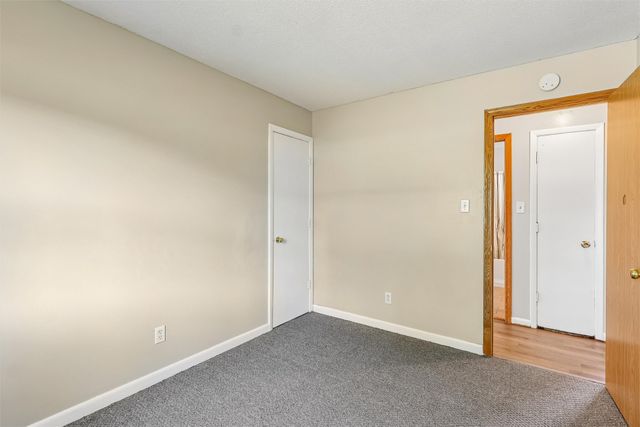 1424 E Watrous Avenue, Des Moines, IA 50320