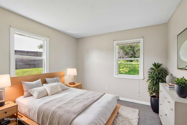 1424 E Watrous Avenue, Des Moines, IA 50320