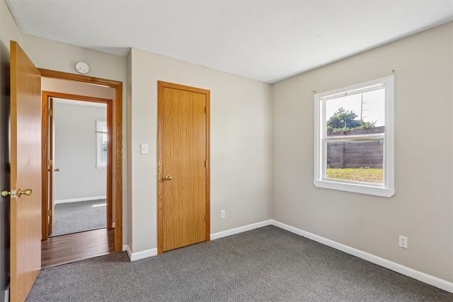 1424 E Watrous Avenue, Des Moines, IA 50320