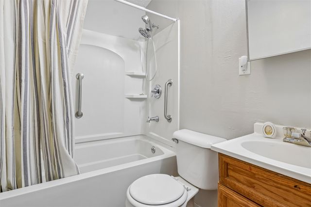 1424 E Watrous Avenue, Des Moines, IA 50320