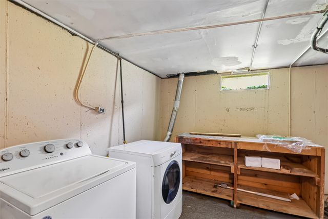 1424 E Watrous Avenue, Des Moines, IA 50320