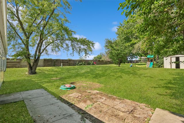 1424 E Watrous Avenue, Des Moines, IA 50320