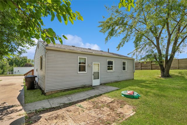1424 E Watrous Avenue, Des Moines, IA 50320