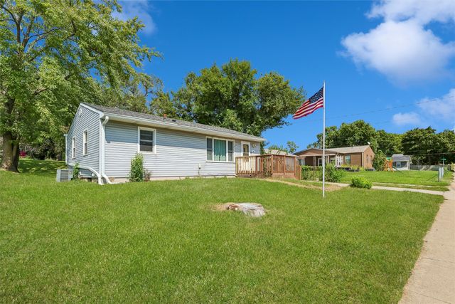 1424 E Watrous Avenue, Des Moines, IA 50320