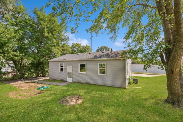 1424 E Watrous Avenue, Des Moines, IA 50320