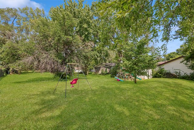 1424 E Watrous Avenue, Des Moines, IA 50320