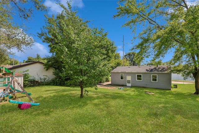 1424 E Watrous Avenue, Des Moines, IA 50320