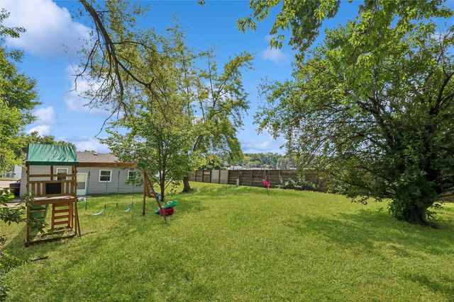 1424 E Watrous Avenue, Des Moines, IA 50320