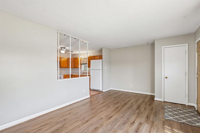 1424 E Watrous Avenue, Des Moines, IA 50320
