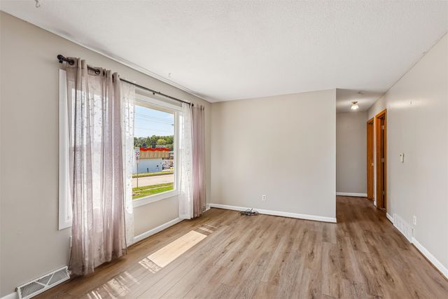 1424 E Watrous Avenue, Des Moines, IA 50320