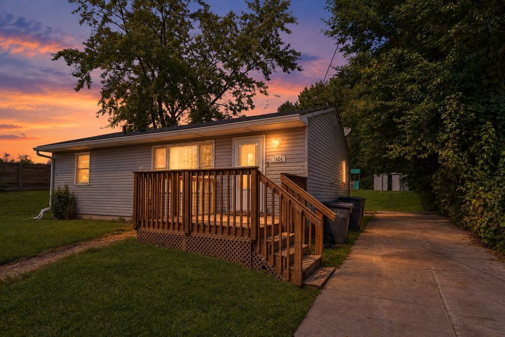 1424 E Watrous Avenue, Des Moines, IA 50320