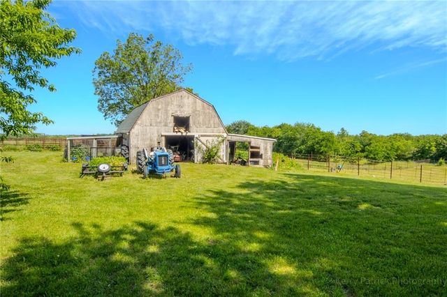 8555 NW Old US 169 Highway, Gower, MO 64454