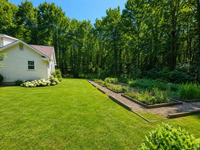 7100 BARGAIN Road, Erie, PA 16509