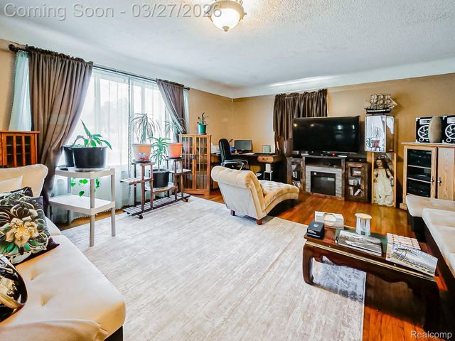 115 W Elza Avenue, Hazel Park, MI 48030