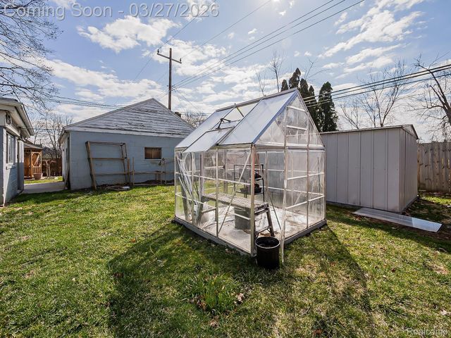 115 W Elza Avenue, Hazel Park, MI 48030