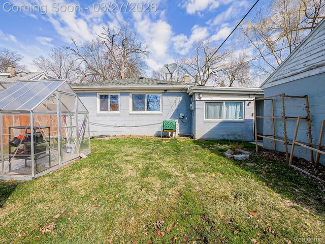 115 W Elza Avenue, Hazel Park, MI 48030