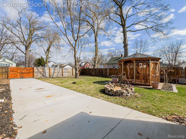 115 W Elza Avenue, Hazel Park, MI 48030