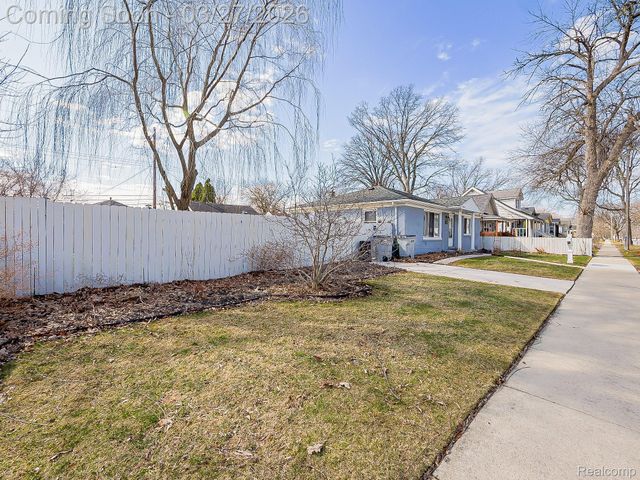 115 W Elza Avenue, Hazel Park, MI 48030