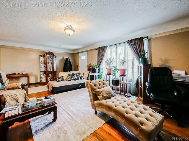 115 W Elza Avenue, Hazel Park, MI 48030