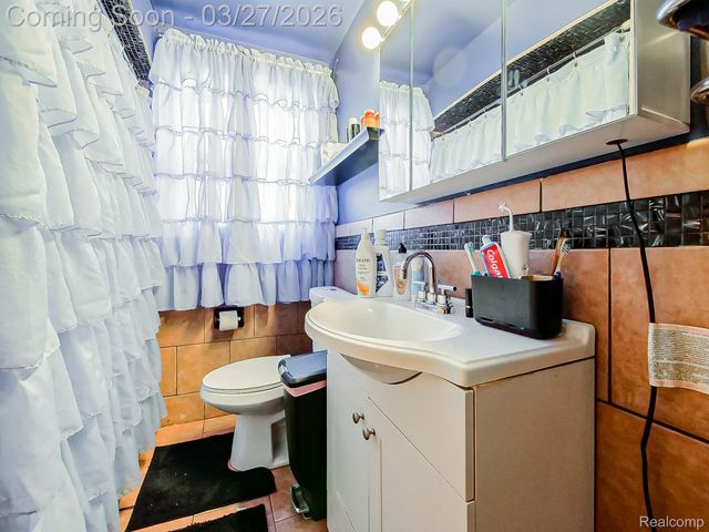 115 W Elza Avenue, Hazel Park, MI 48030