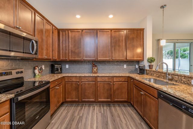 18 Oakleaf Way, Palm Coast, FL 32137