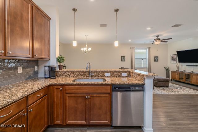 18 Oakleaf Way, Palm Coast, FL 32137