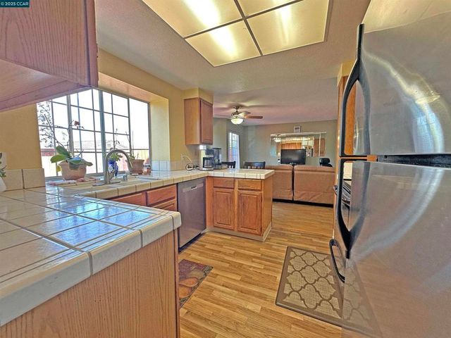 1114 Alta Marino Cir, Pinole, CA 94564