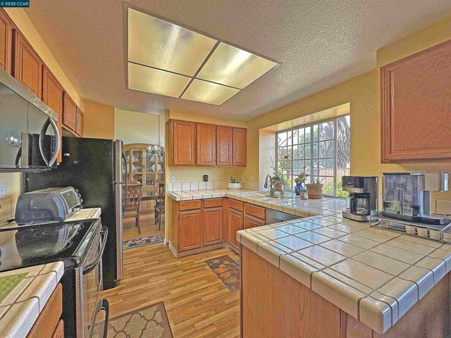 1114 Alta Marino Cir, Pinole, CA 94564