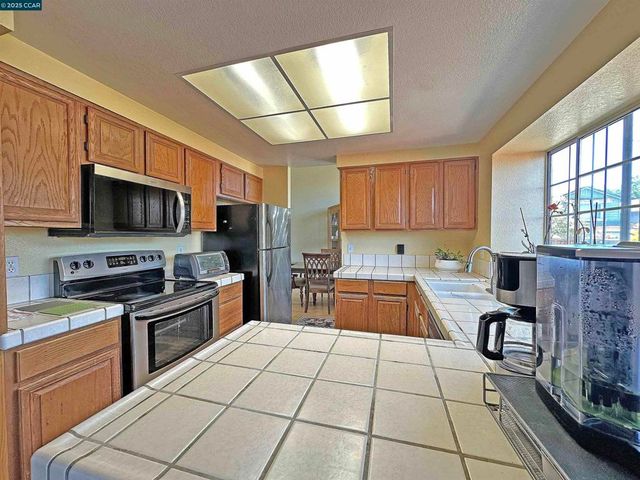 1114 Alta Marino Cir, Pinole, CA 94564