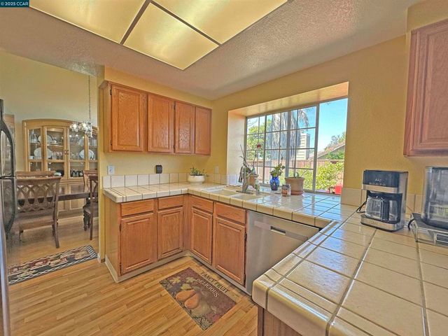 1114 Alta Marino Cir, Pinole, CA 94564